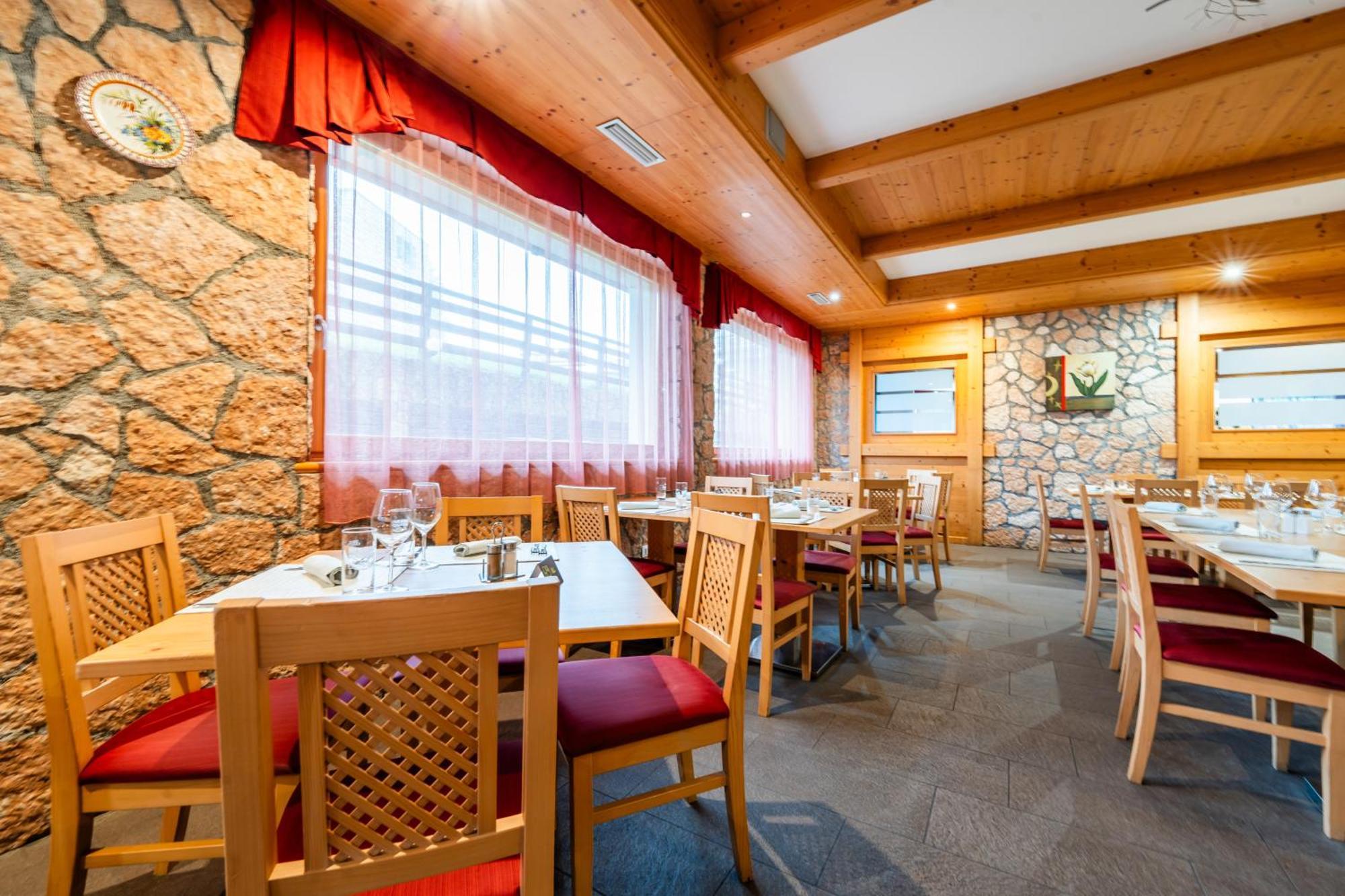Alpine Mugon Hotel Vason Exterior photo