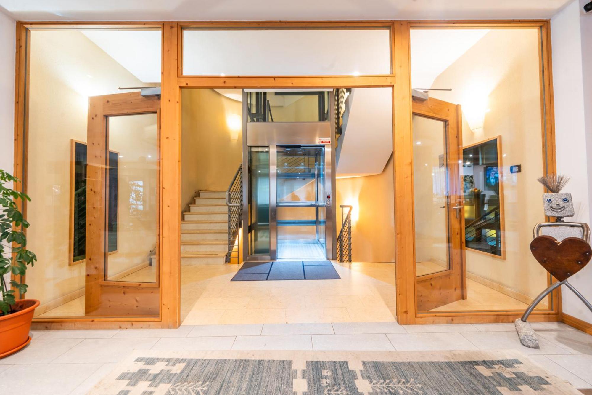 Alpine Mugon Hotel Vason Exterior photo