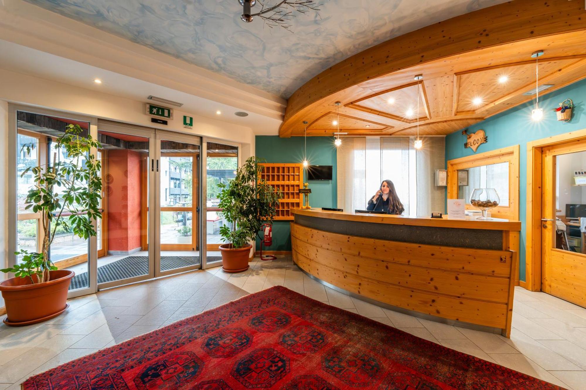Alpine Mugon Hotel Vason Exterior photo